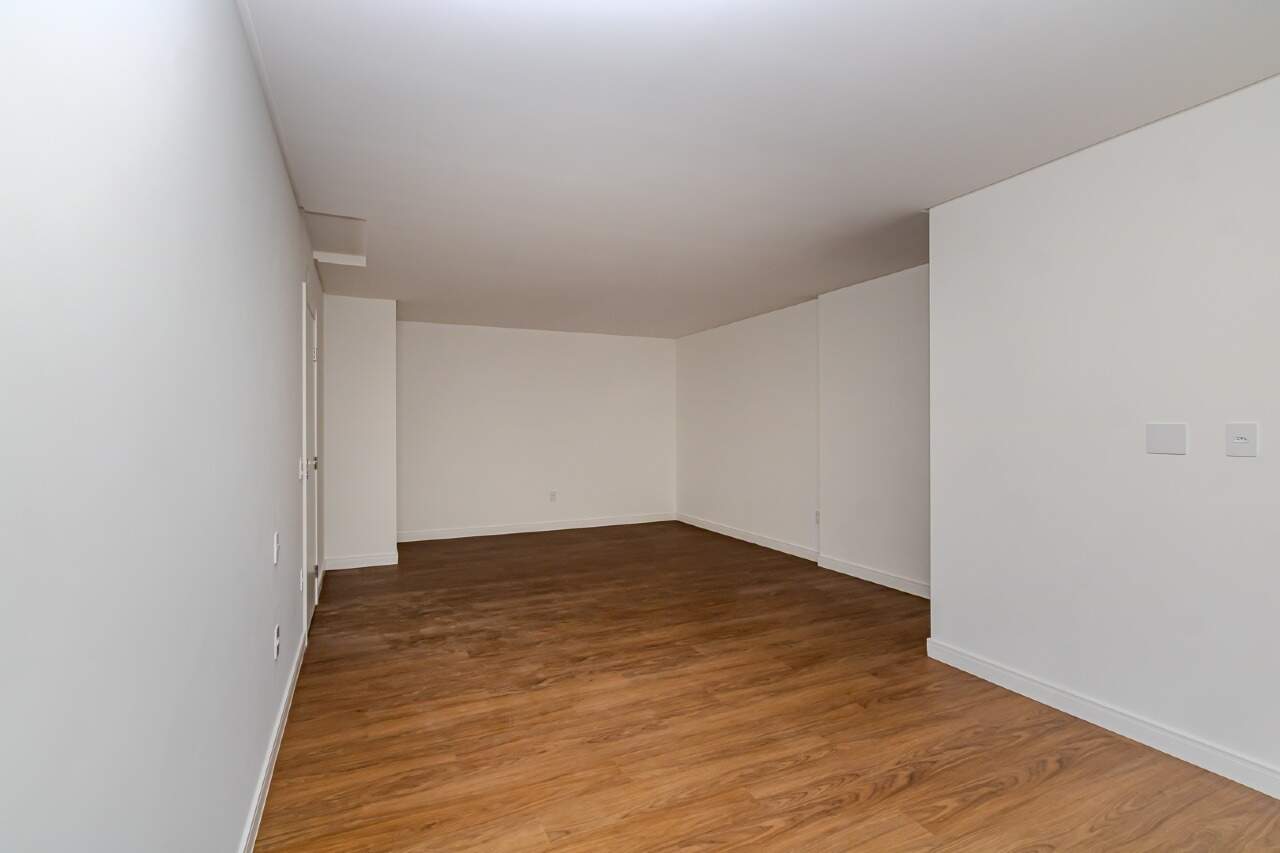 Apartamento diferenciado para aluguel no Cabeçudas: 