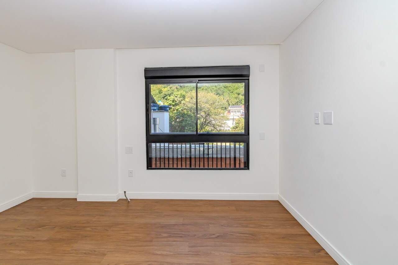 Apartamento diferenciado para aluguel no Cabeçudas: 