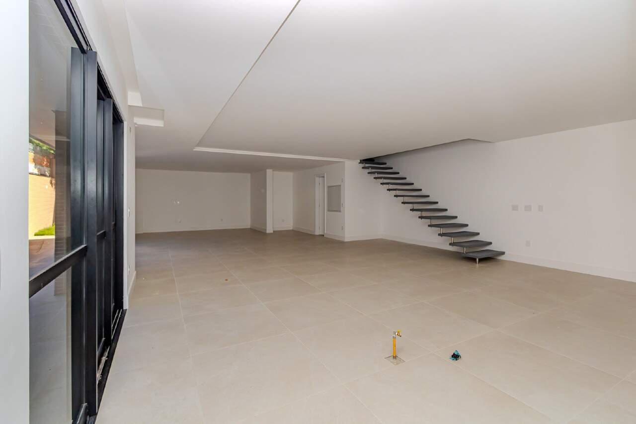 Apartamento diferenciado para aluguel no Cabeçudas: 