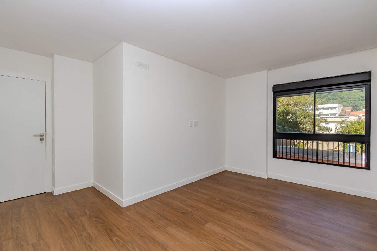 Apartamento diferenciado para aluguel no Cabeçudas: 