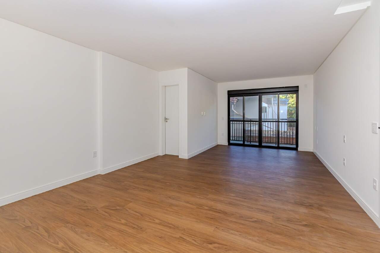 Apartamento diferenciado para aluguel no Cabeçudas: 