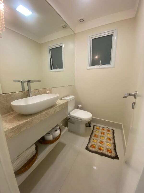 Apartamento à venda no Pioneiros: 
