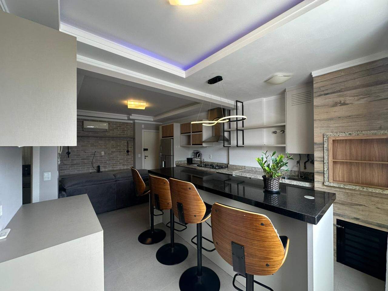 Apartamento diferenciado para aluguel no Praia dos Amores: 
