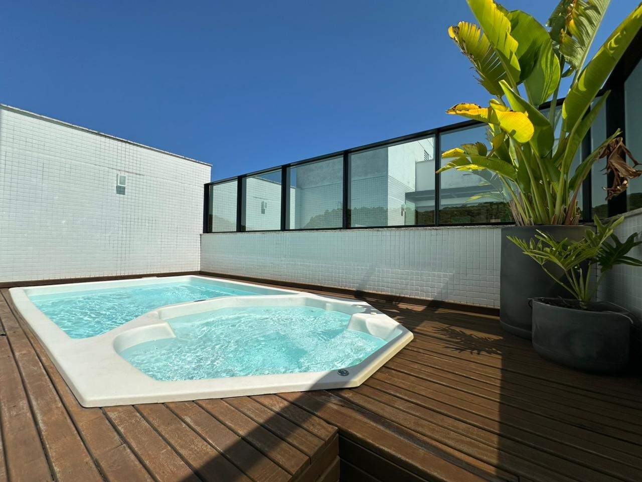 Apartamento diferenciado para aluguel no Praia dos Amores: 