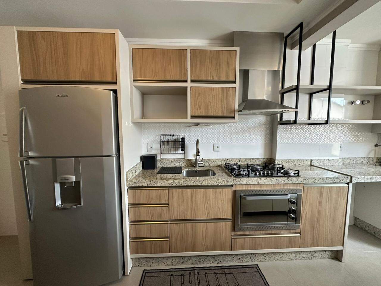 Apartamento diferenciado para aluguel no Praia dos Amores: 