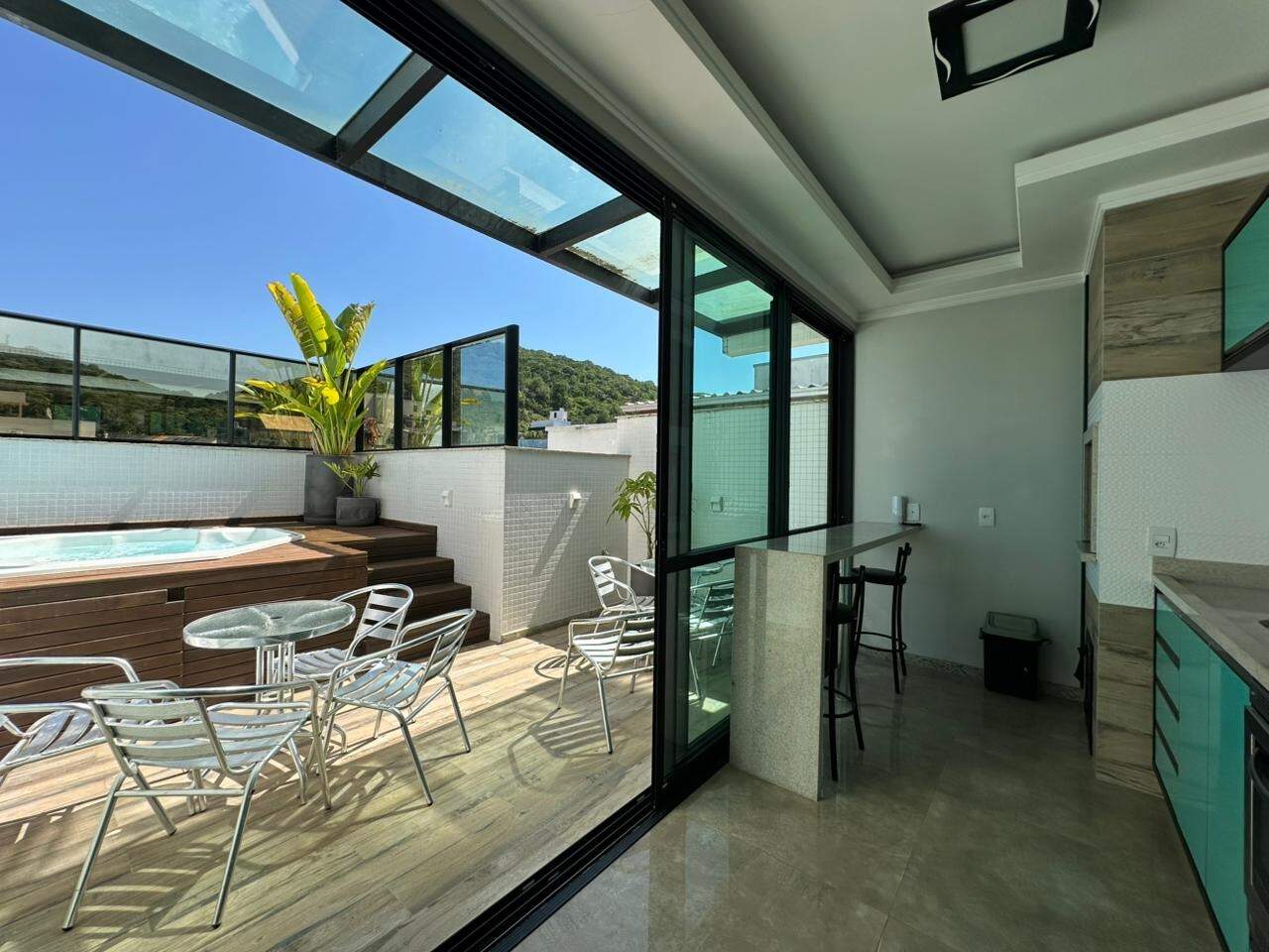 Apartamento diferenciado para aluguel no Praia dos Amores: 