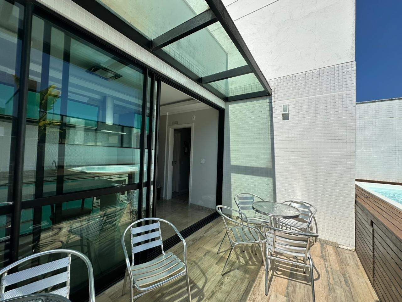 Apartamento diferenciado para aluguel no Praia dos Amores: 