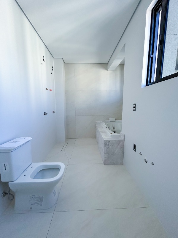 Cobertura à venda no Pioneiros: 