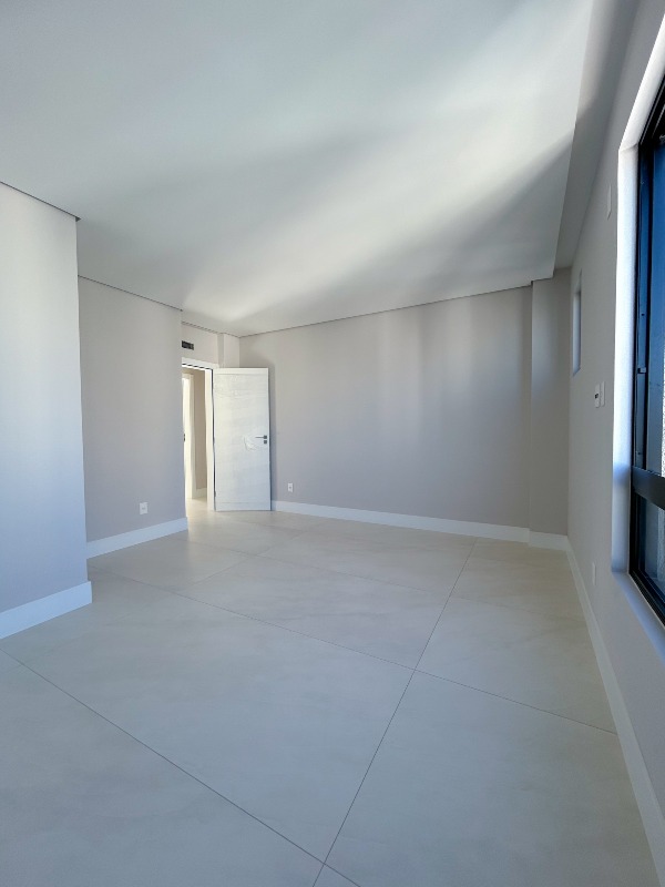 Cobertura à venda no Pioneiros: 