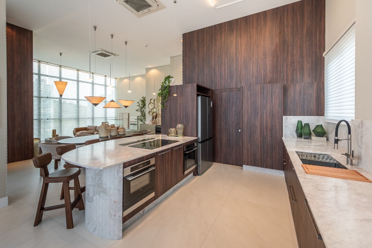 Cobertura à venda no Pioneiros: 