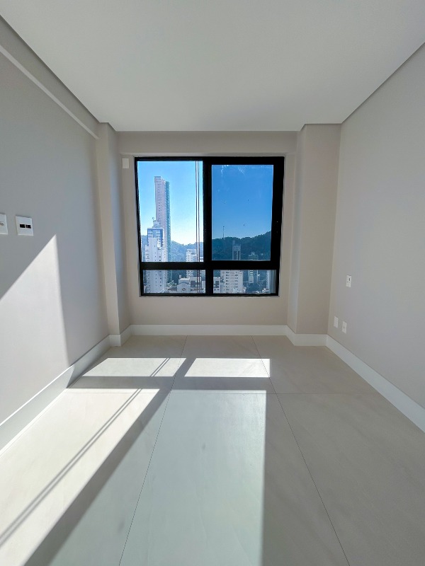 Cobertura à venda no Pioneiros: 