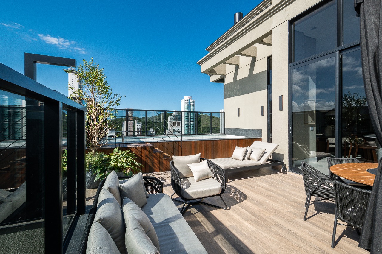 Cobertura à venda no Pioneiros: 