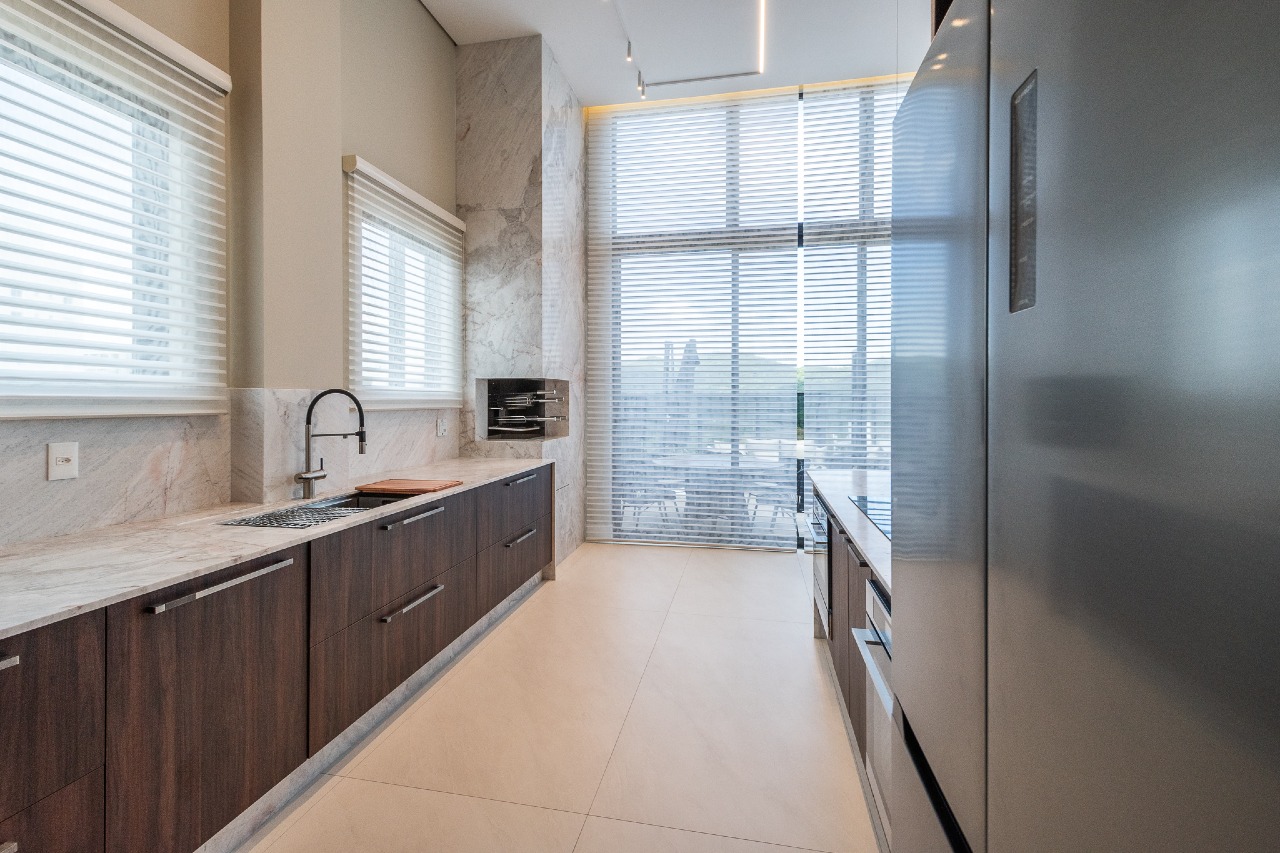 Cobertura à venda no Pioneiros: 