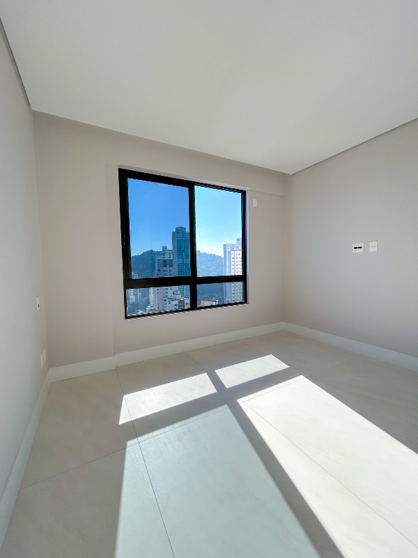 Cobertura à venda no Pioneiros: 