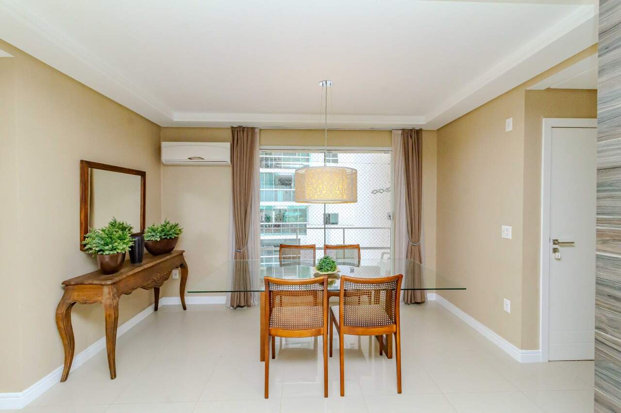 Apartamento à venda no Pioneiros: 