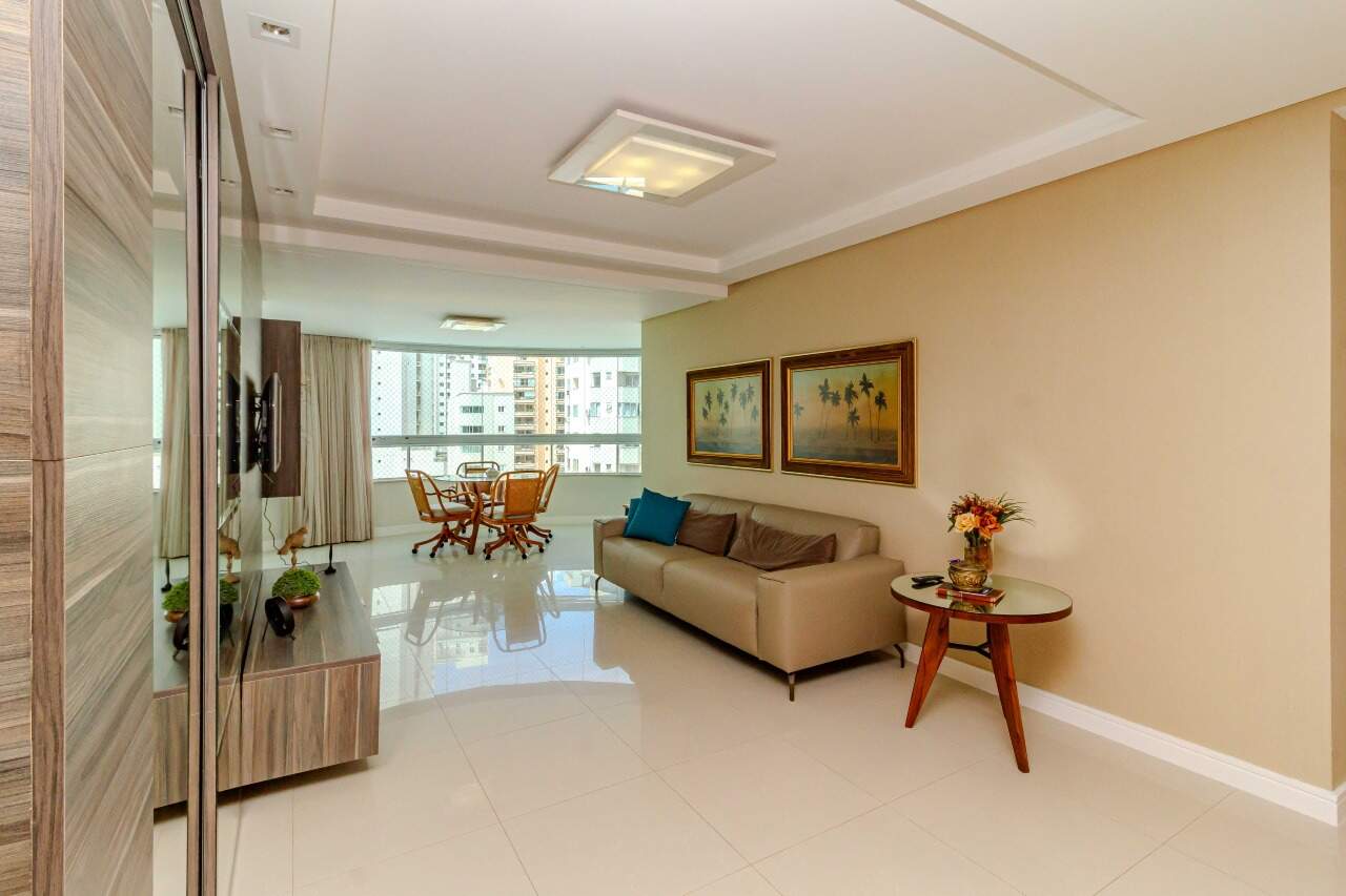 Apartamento à venda no Pioneiros: 