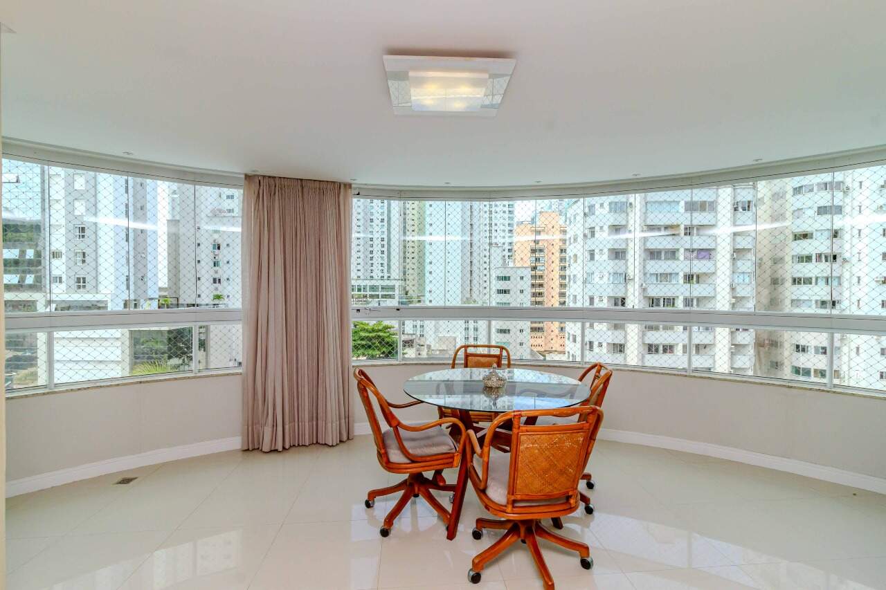 Apartamento à venda no Pioneiros: 