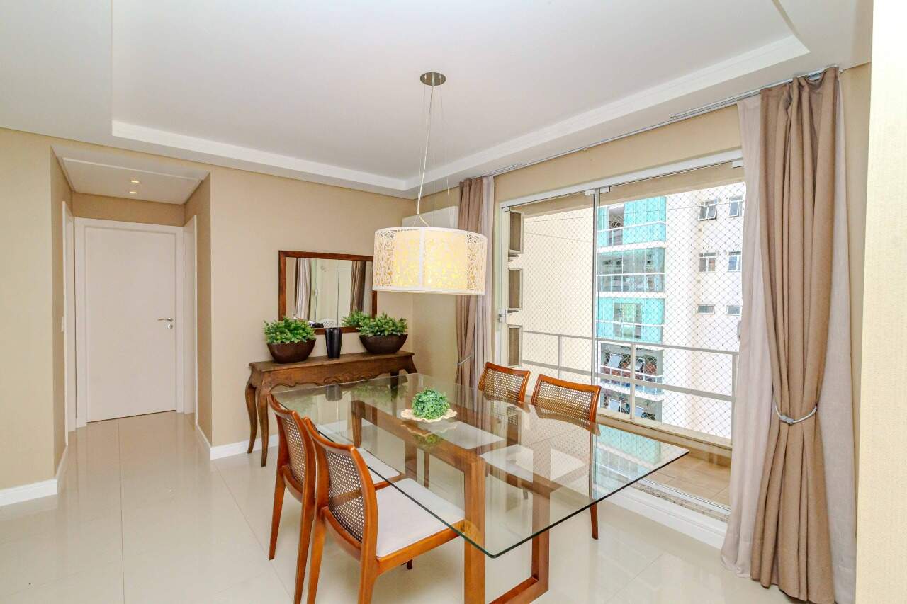 Apartamento à venda no Pioneiros: 