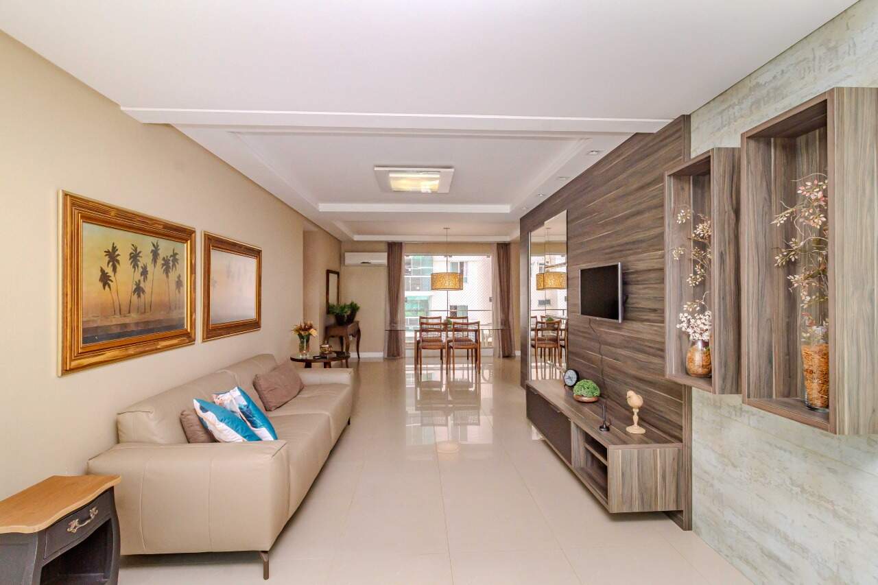 Apartamento à venda no Pioneiros: 