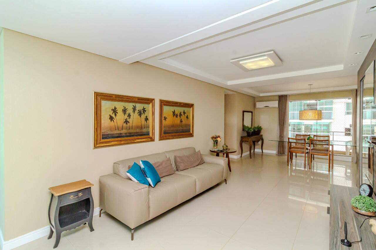 Apartamento à venda no Pioneiros: 