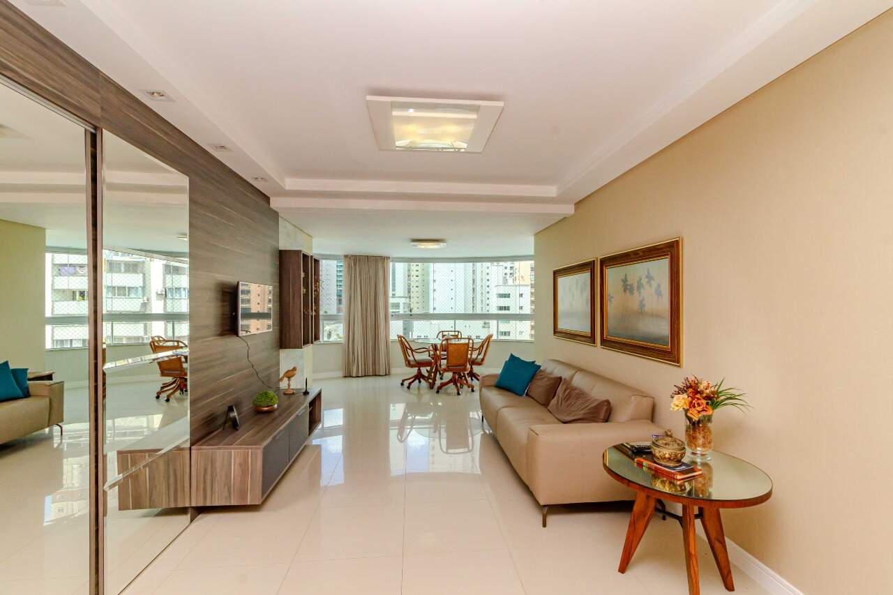 Apartamento à venda no Pioneiros: 