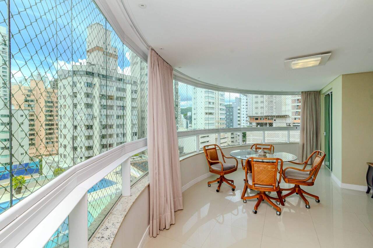 Apartamento à venda no Pioneiros: 