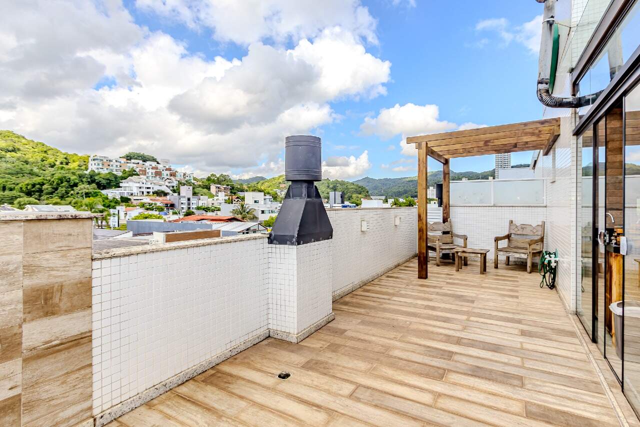 Cobertura à venda no Praia dos Amores: 