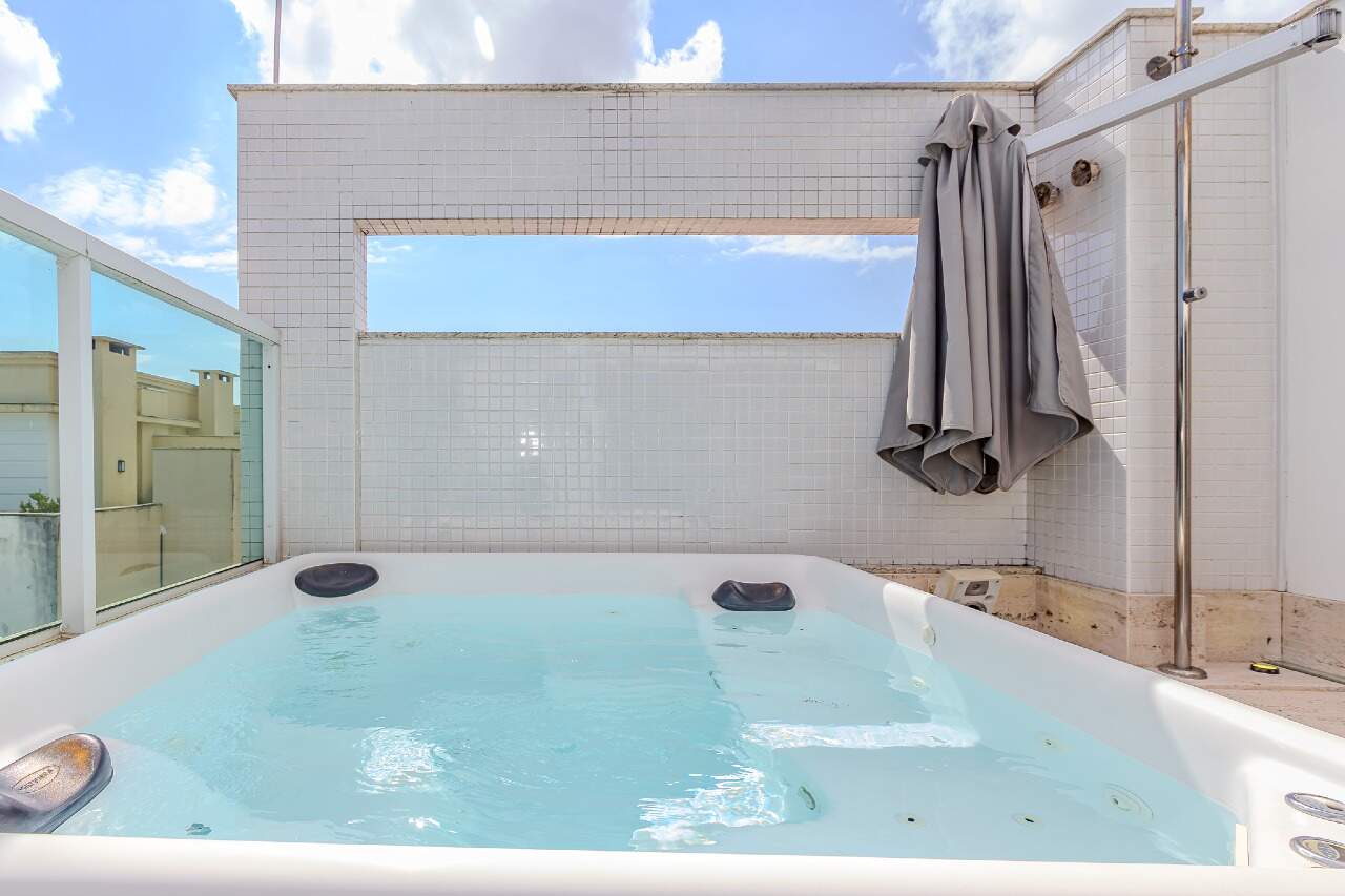 Cobertura à venda no Praia dos Amores: