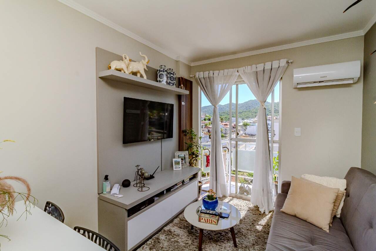 Apartamento à venda no Pioneiros: 