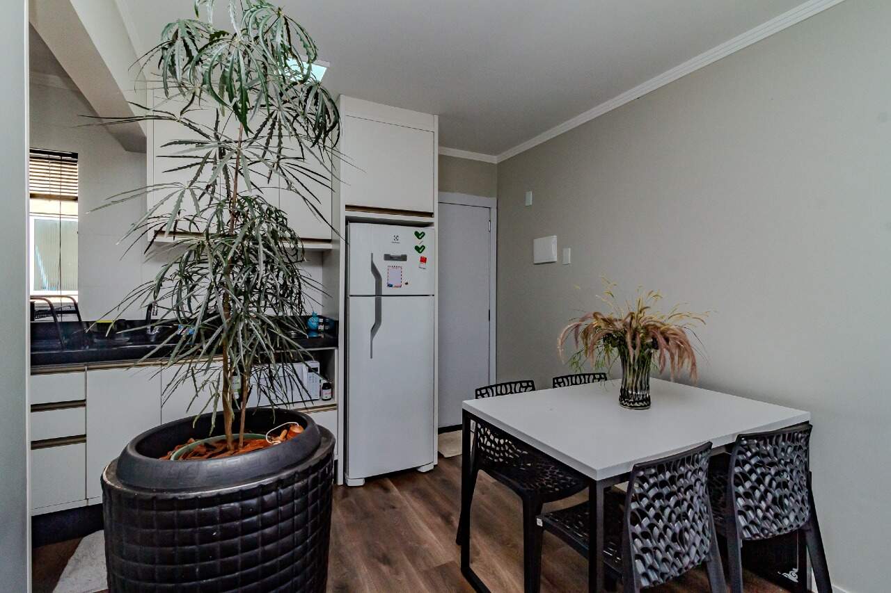 Apartamento à venda no Pioneiros: 