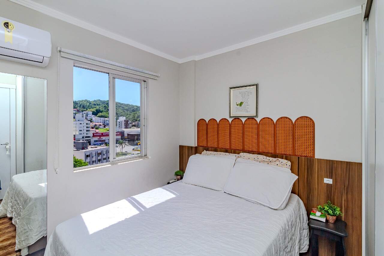 Apartamento à venda no Pioneiros: 