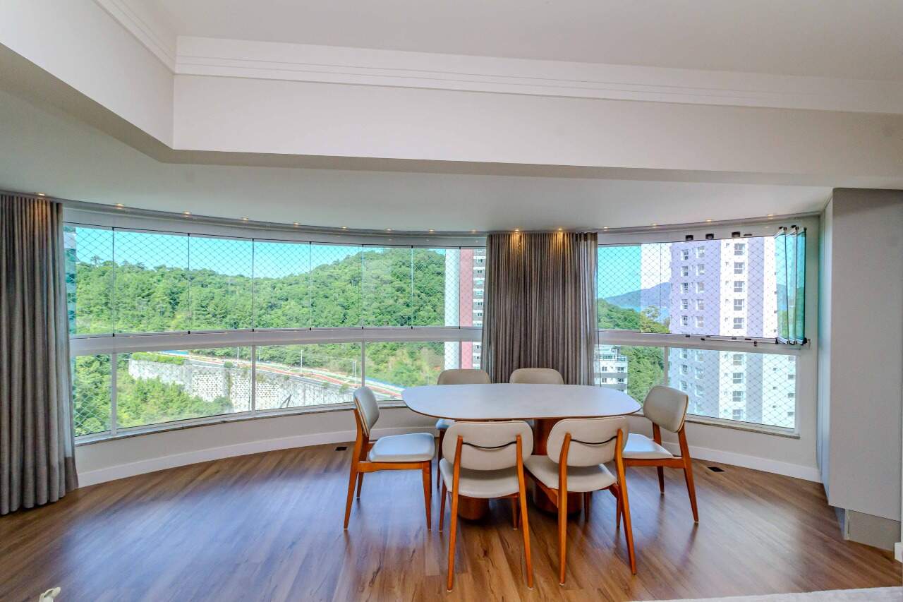 Apartamento à venda no Pioneiros: