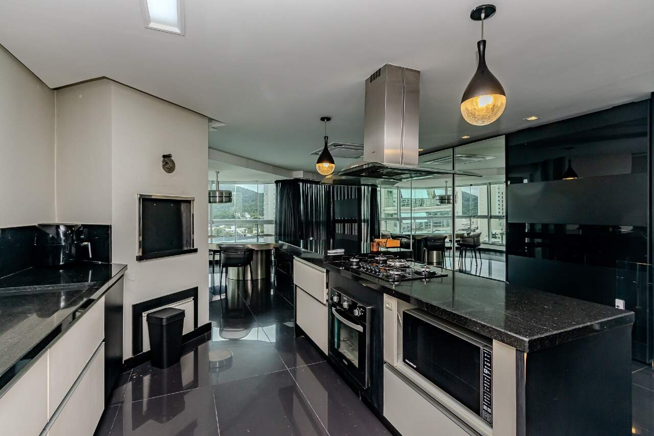 Cobertura para aluguel no Pioneiros: 