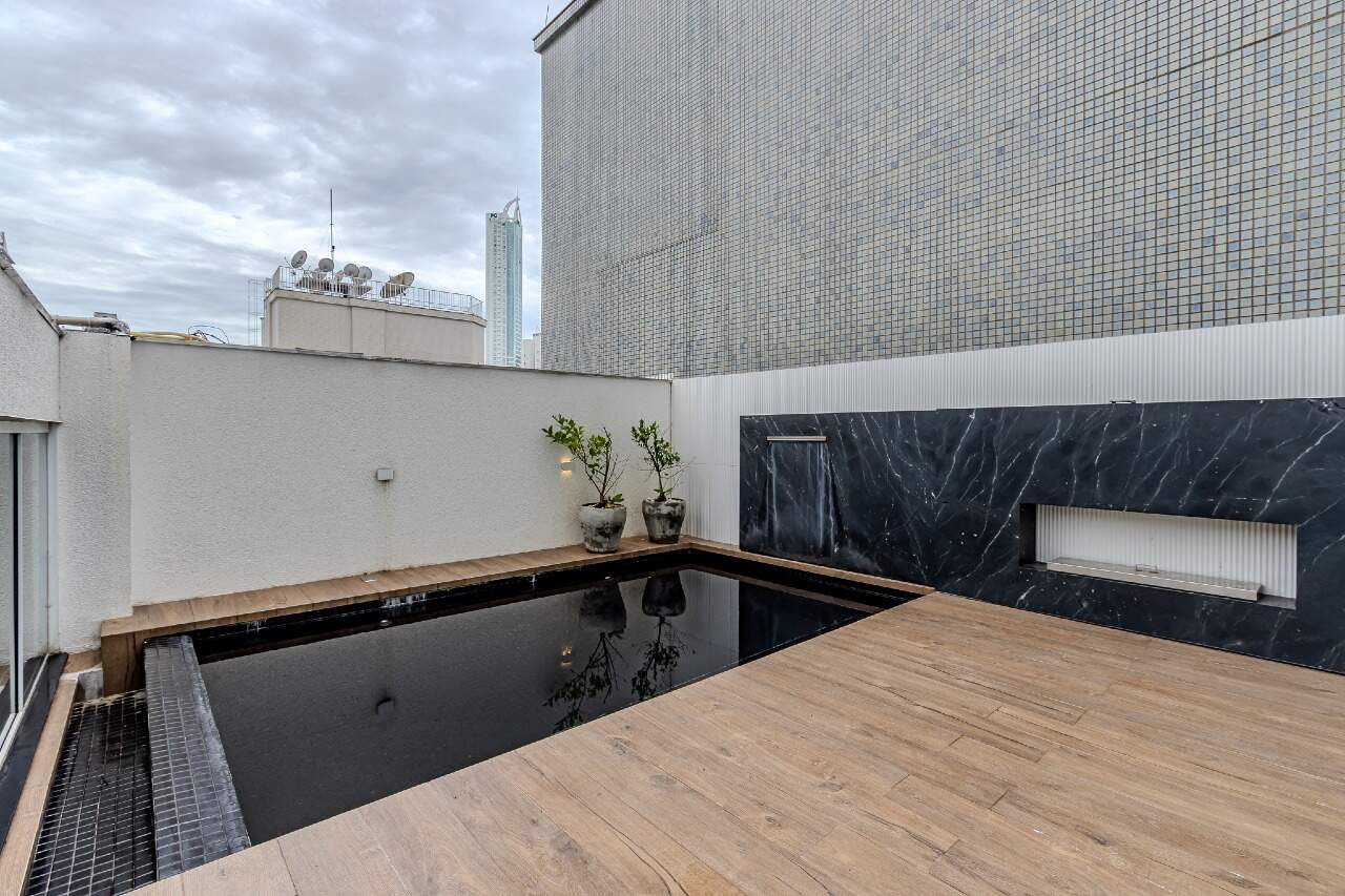 Cobertura para aluguel no Pioneiros: 