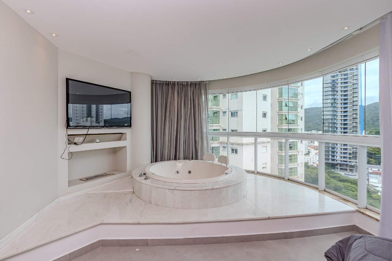 Cobertura para aluguel no Pioneiros: 