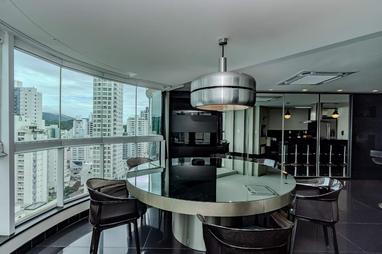 Cobertura para aluguel no Pioneiros: 