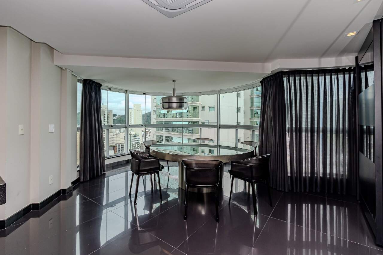 Cobertura para aluguel no Pioneiros: 