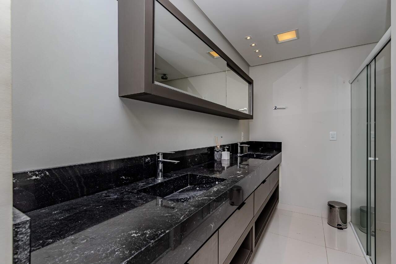 Cobertura para aluguel no Pioneiros: 