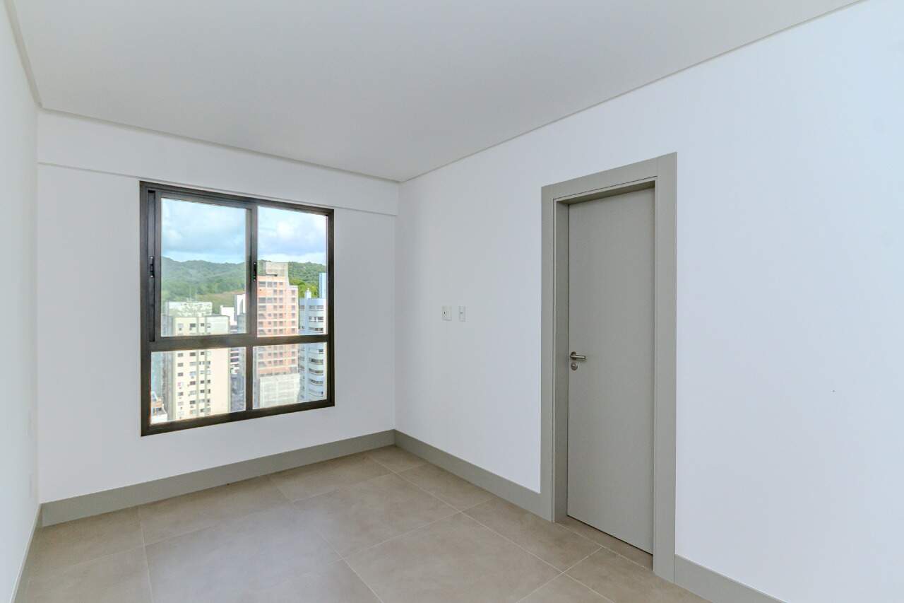 Apartamento à venda no Pioneiros: 