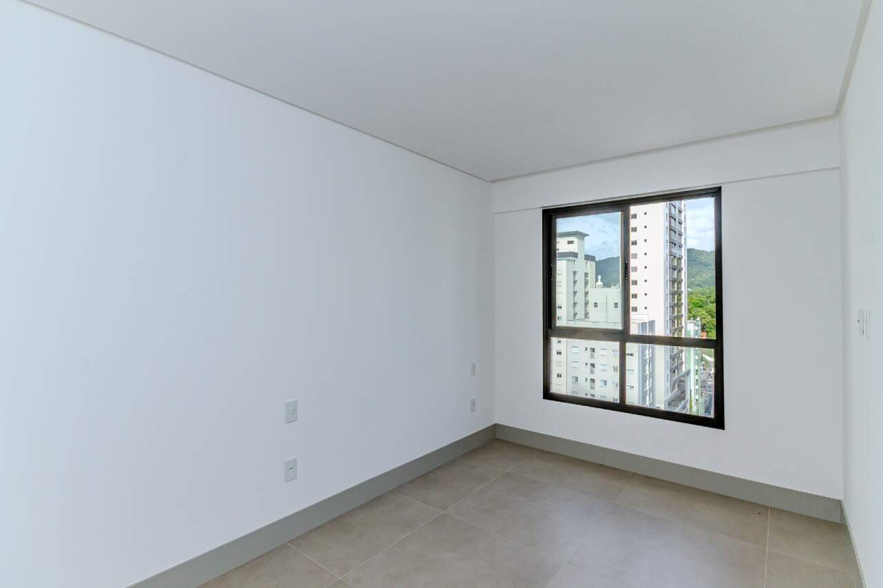Apartamento à venda no Pioneiros: 