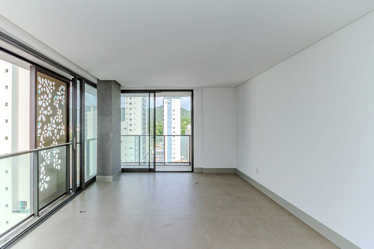 Apartamento à venda no Pioneiros: 