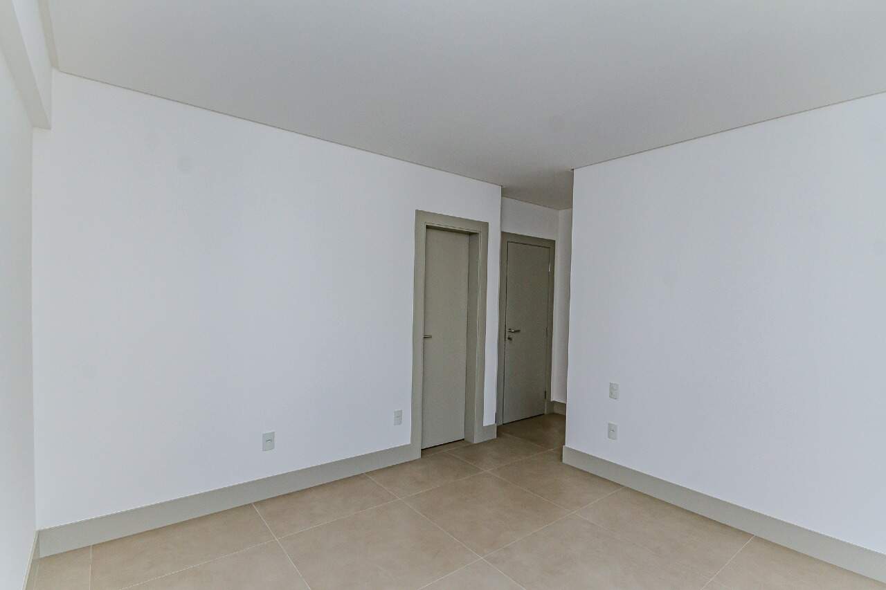 Apartamento à venda no Pioneiros: 