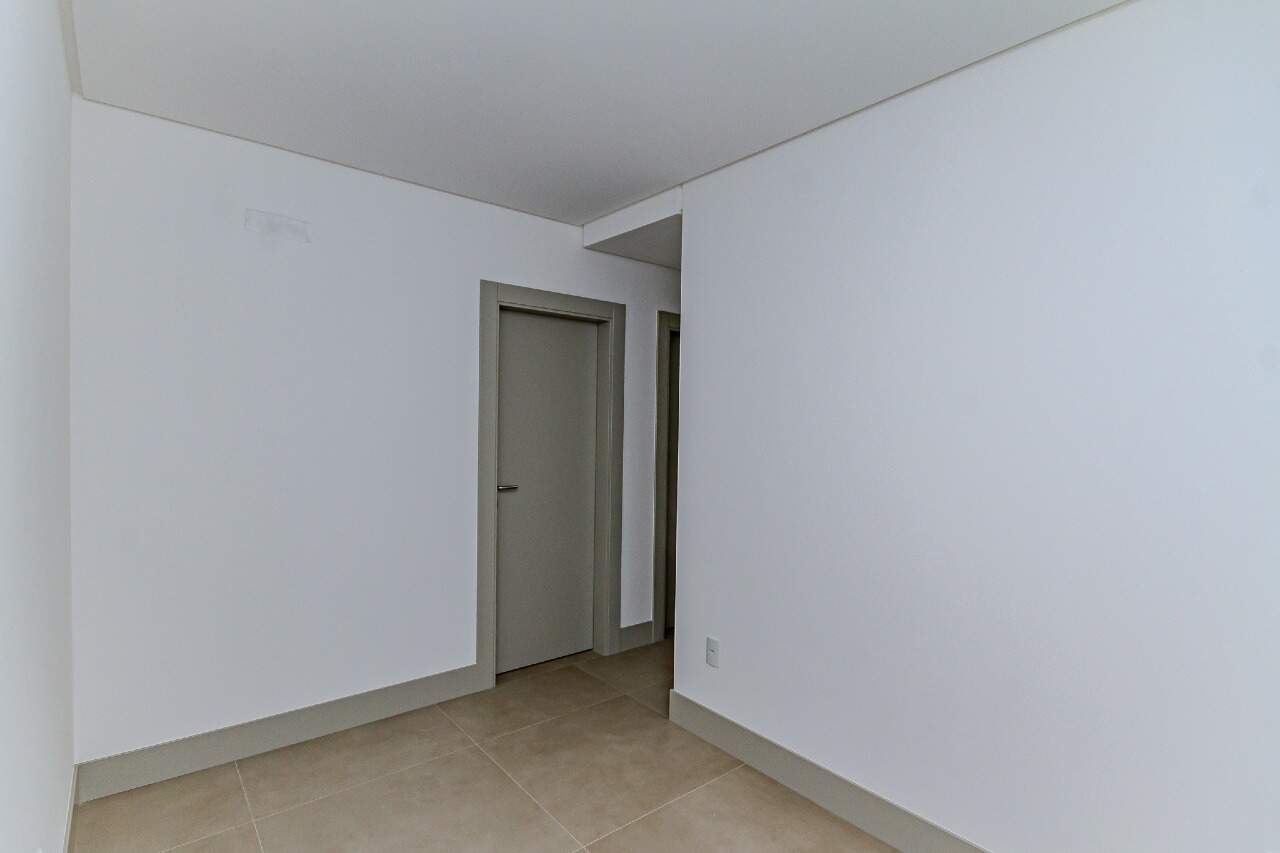 Apartamento à venda no Pioneiros: 