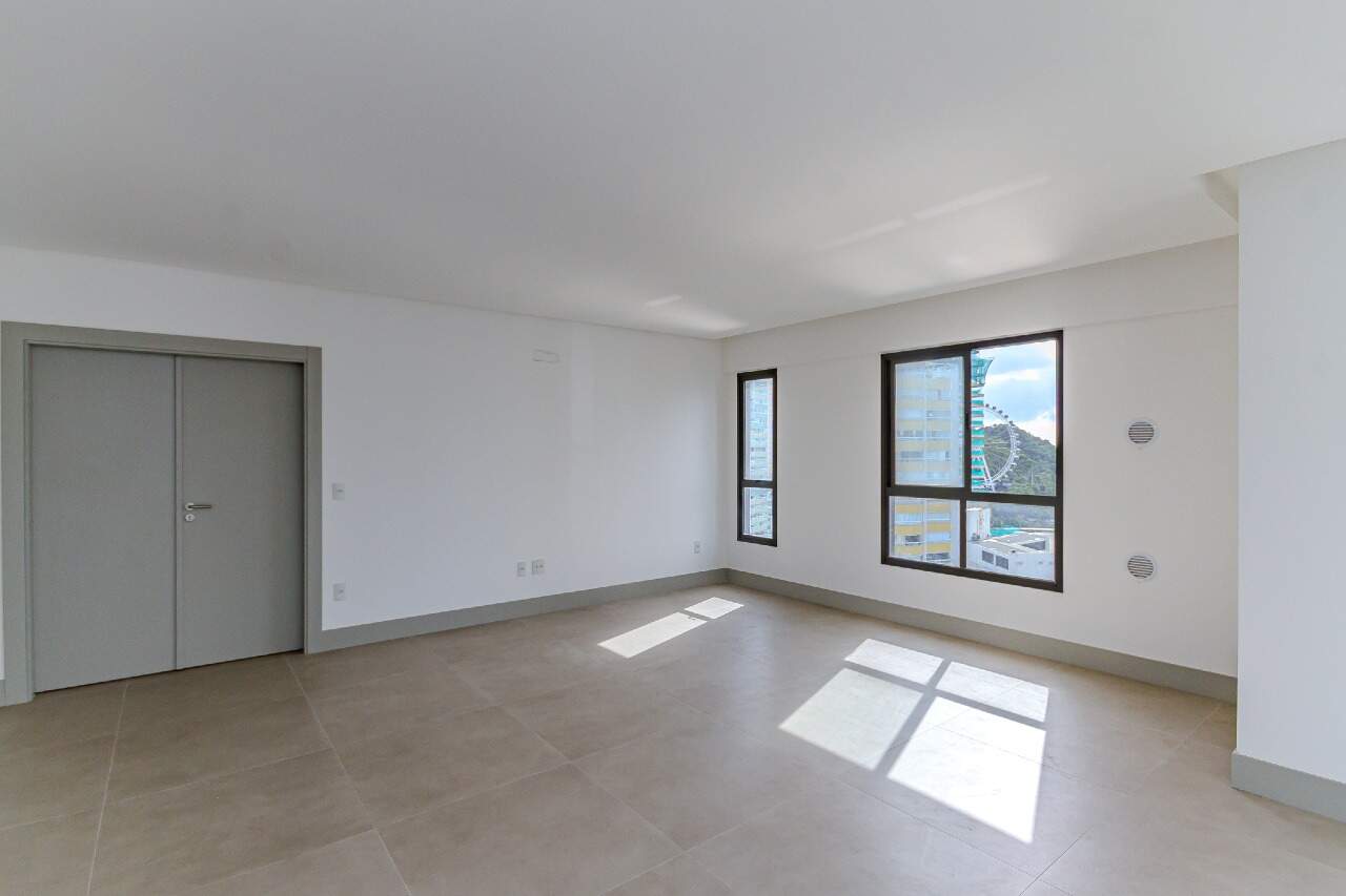 Apartamento à venda no Pioneiros: 
