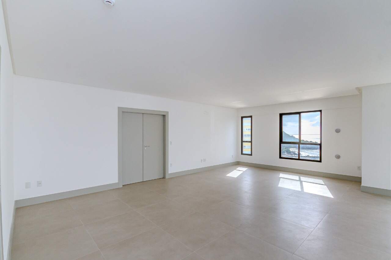 Apartamento à venda no Pioneiros: 