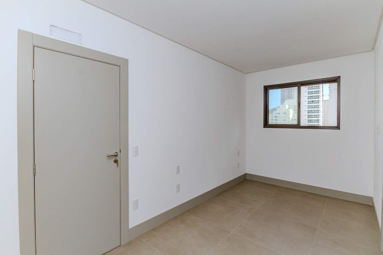 Apartamento à venda no Pioneiros: 