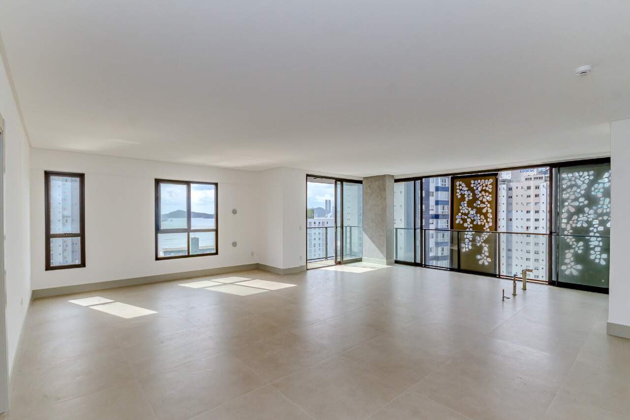Apartamento à venda no Pioneiros: 