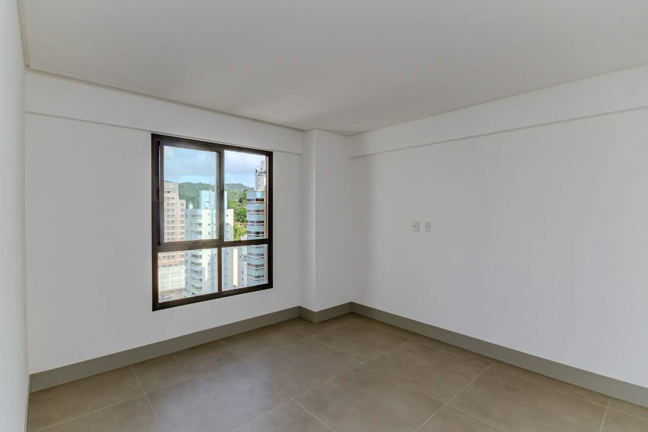 Apartamento à venda no Pioneiros: 