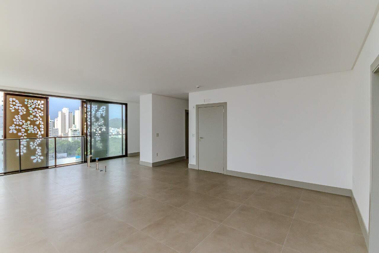 Apartamento à venda no Pioneiros: 