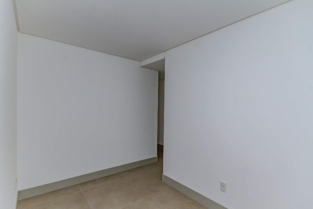 Apartamento à venda no Pioneiros: 